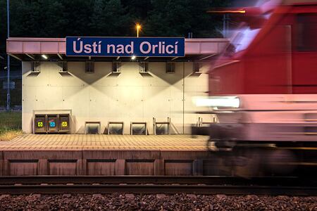 Nahlédněte do světelné rekonstrukce nádraží Ústí nad Orlicí