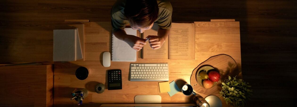 Kdy světlo přestává pomáhat: Příklady chyb v nasvícení pracoviště